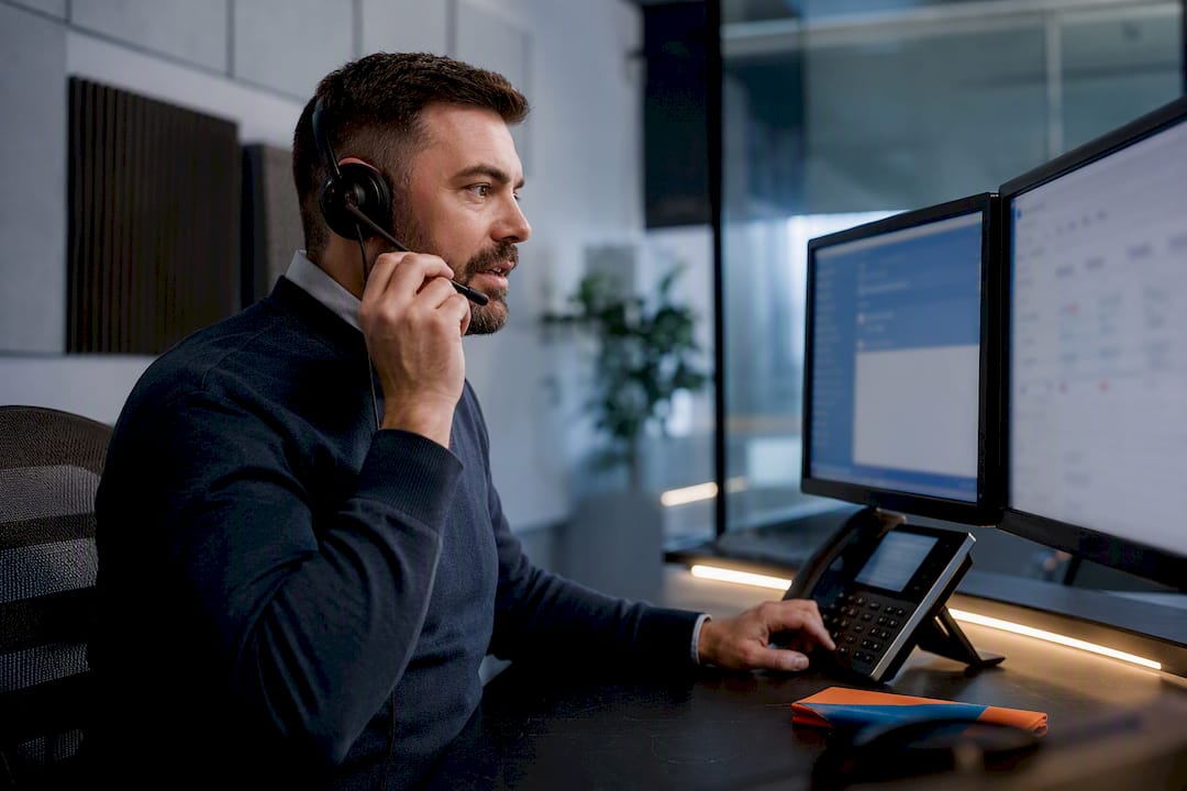 Agent handling integrated CRM phone call