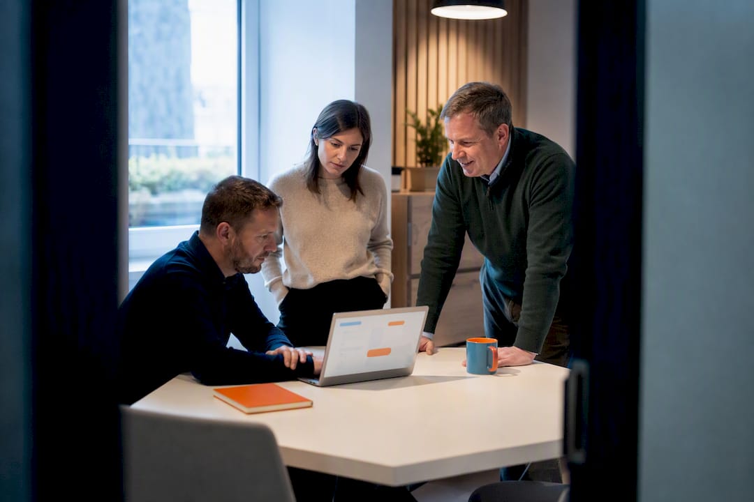 1789474065933_Sales-team-piloting-a-CRM-workflow Sales team piloting a CRM workflow
